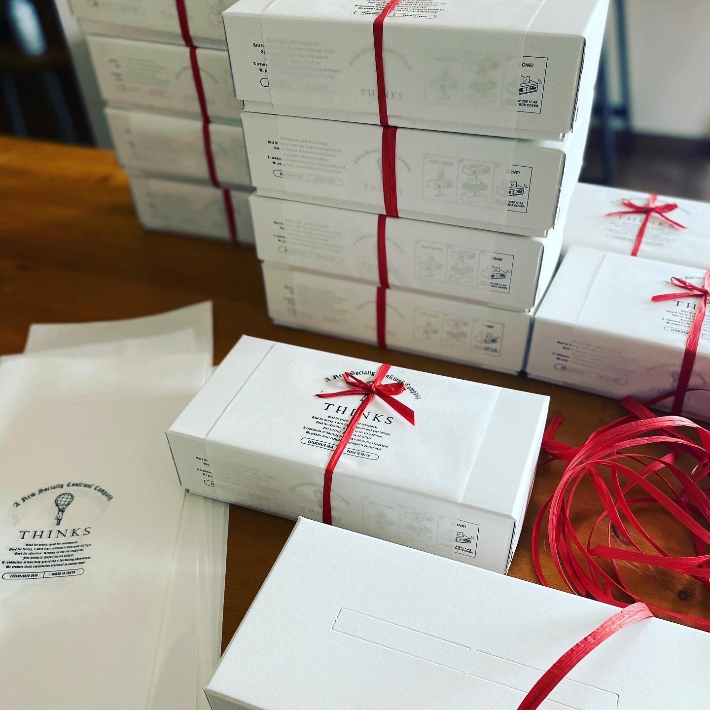 株式会社THINKSTHINKS